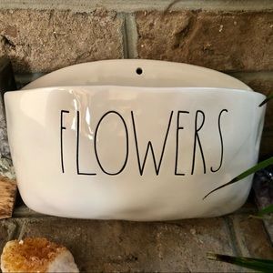 🔹SOLD🔹Rae Dunn Mounted Flower Pot NWOT